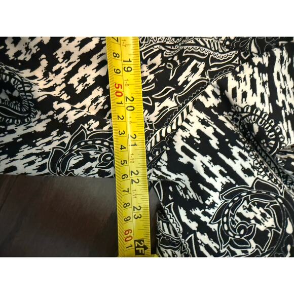 Chicos Zenergy black and white paisley print travel jacket. Size 2 - Picture 7 of 10